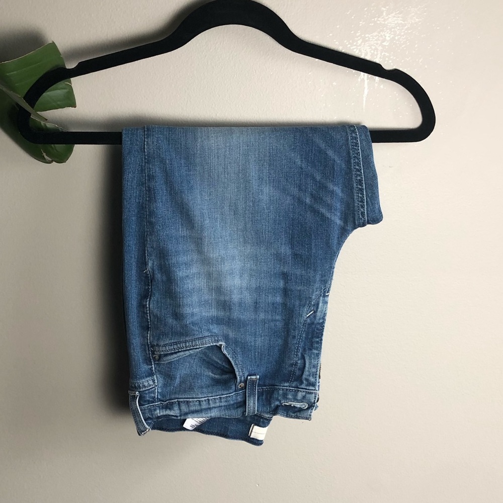 Cute Levi’s capri jeans